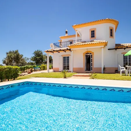 Villa Villa In Algarve With Private Pool & Bbq *