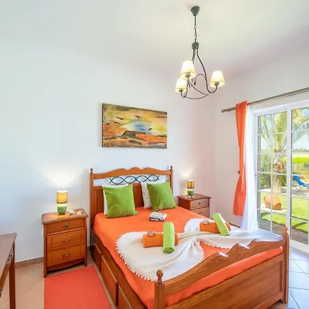 Villa Villa In Algarve With Private Pool & Bbq *