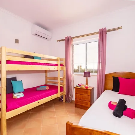 Villa In Algarve With Private Pool & Bbq Armação de Pêra
