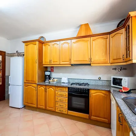 Villa Villa In Algarve With Private Pool & Bbq *