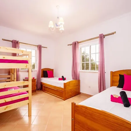 Villa In Algarve With Private Pool & Bbq *