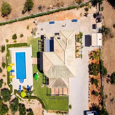 Villa In Algarve With Private Pool & Bbq Armação de Pêra