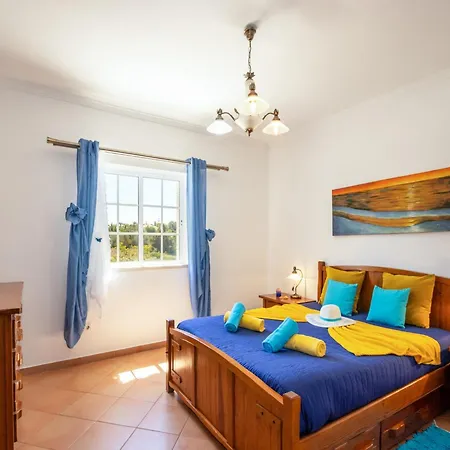 Villa Villa In Algarve With Private Pool & Bbq *