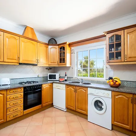 Villa Villa In Algarve With Private Pool & Bbq *