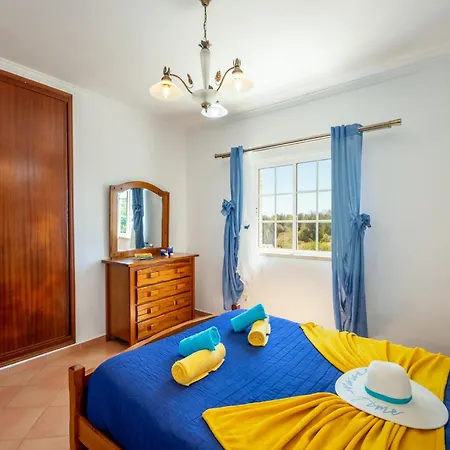 Villa Villa In Algarve With Private Pool & Bbq Armação de Pêra