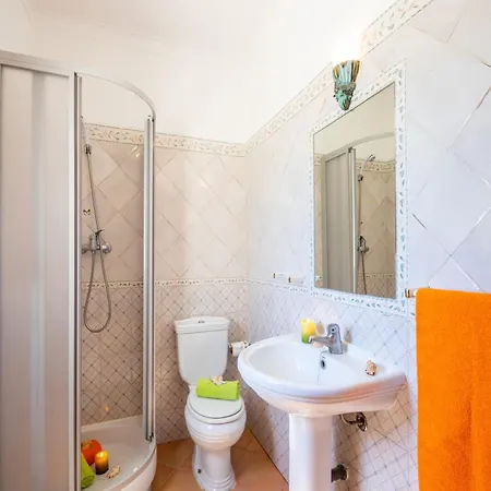 Villa Villa In Algarve With Private Pool & Bbq Armação de Pêra