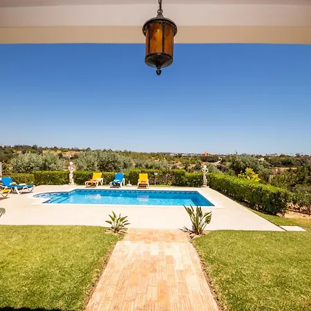 Villa In Algarve With Private Pool & Bbq