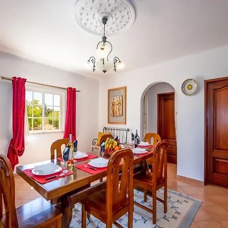 Villa Villa In Algarve With Private Pool & Bbq *